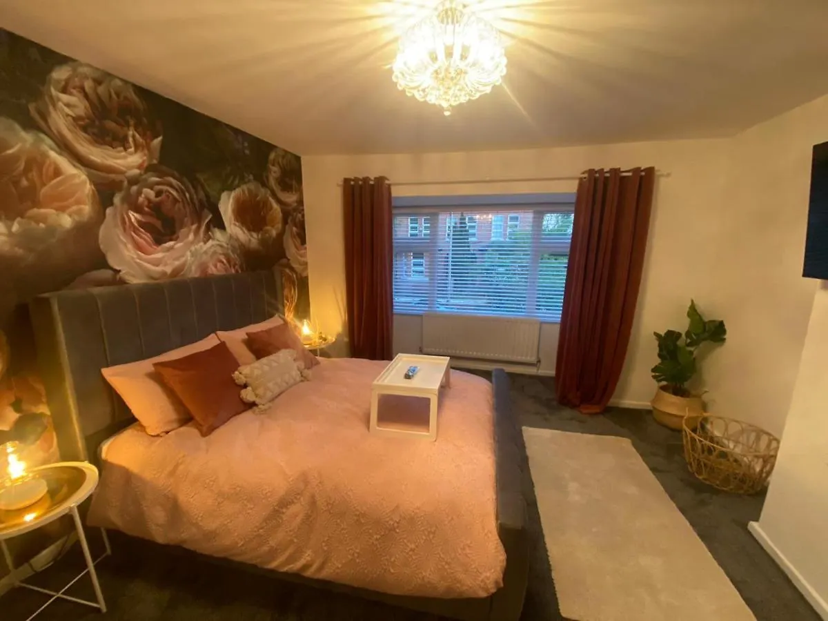 Charming 3-Bed House Near Central Manchester Villa United Kingdom