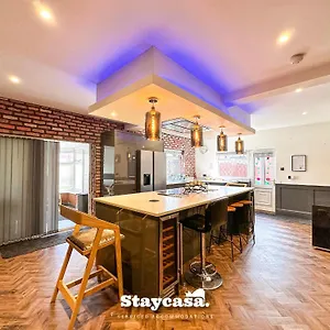 Beautiful Detached - Jacuzzi Bath - Parking Manchester