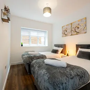 Vibrant 2br In Chorlton, Free Parking Manchester