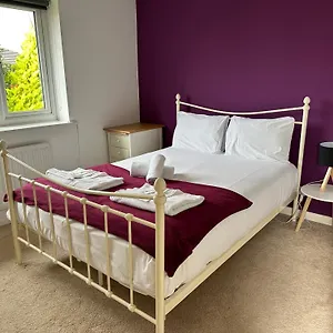2 Bedroom House With Garden Manchester